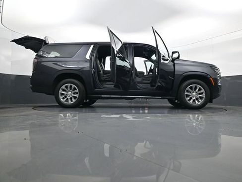 Used 2025 Chevrolet Suburban Premier AWD/4WD image 34
