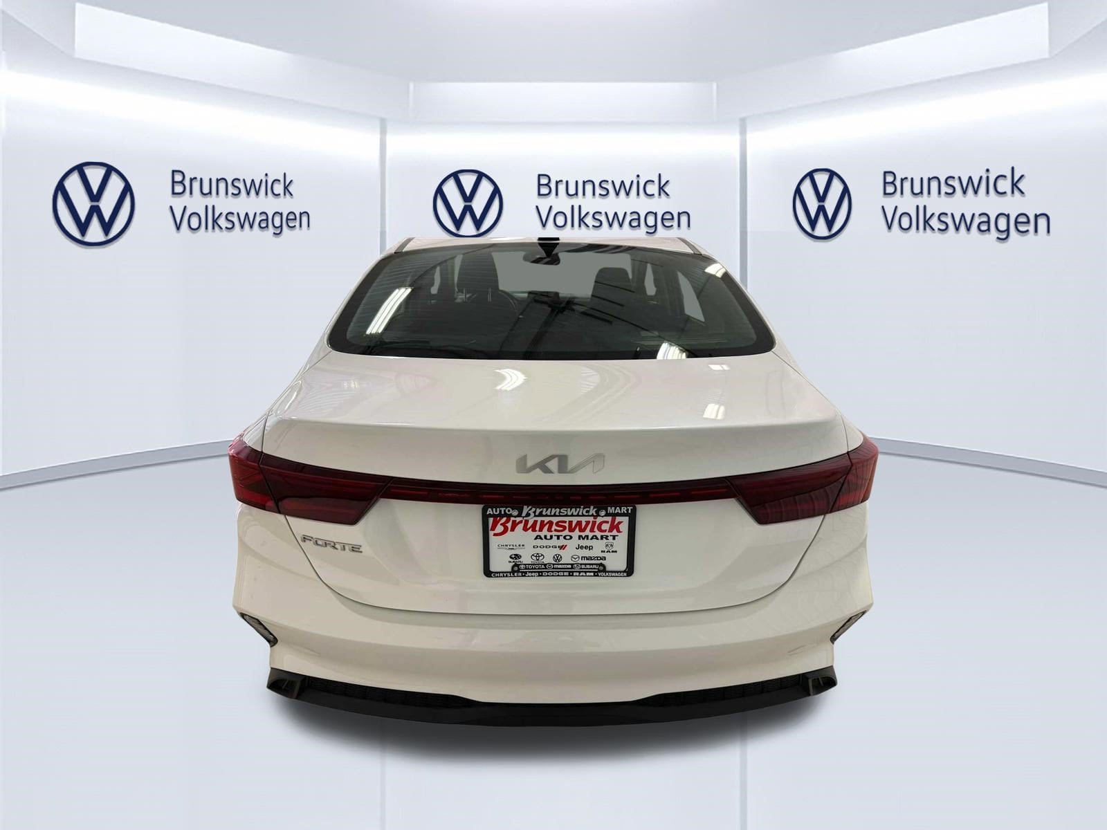 Used 2024 Kia Forte LXS w/ LXS Technology Package FWD image 17