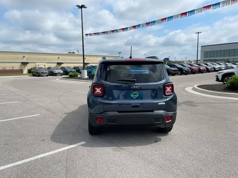 Used 2020 Jeep Renegade Latitude FWD image 4