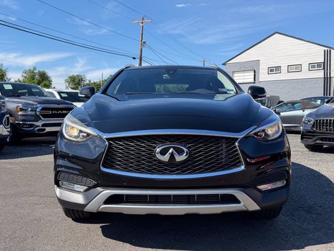Used 2018 INFINITI QX30 Premium w/ Navigation Package AWD/4WD image 2