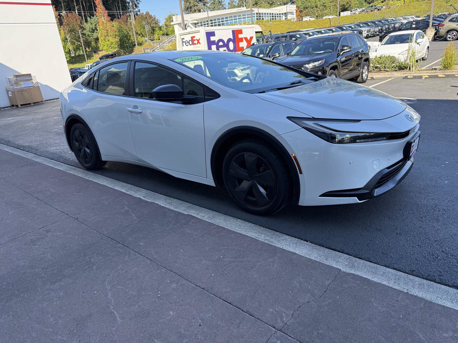 Certified 2025 Toyota Prius LE FWD image 9