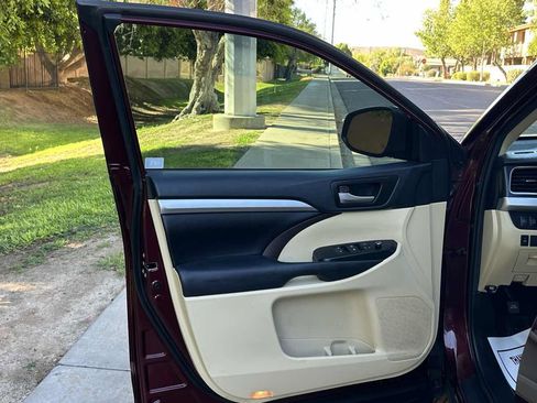 Used 2019 Toyota Highlander XLE image 37