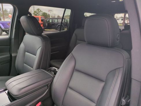 Used 2024 Chevrolet Traverse LT w/ Enhanced Driving Package image 14