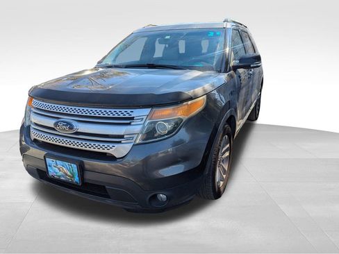 Used 2015 Ford Explorer XLT w/ Equipment Group 202B image 3