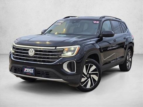 Used 2025 Volkswagen Atlas SE image 1