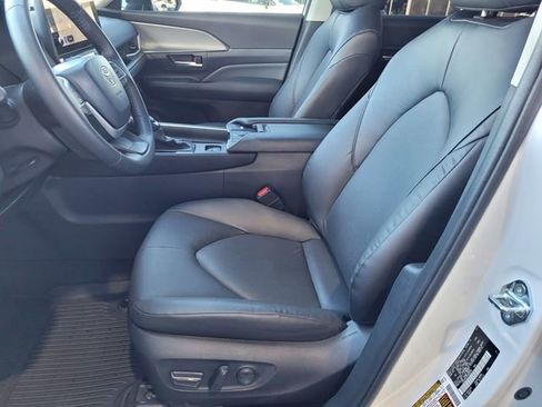 Used 2024 Toyota Grand Highlander AWD image 15