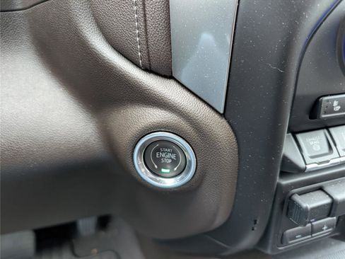 Used 2020 Chevrolet Silverado 2500 LTZ w/ Technology Package AWD/4WD image 27