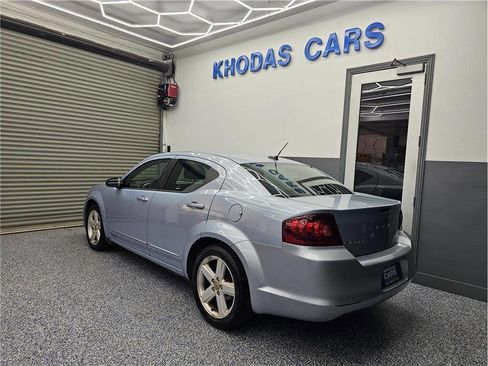 Used 2013 Dodge Avenger SE image 3