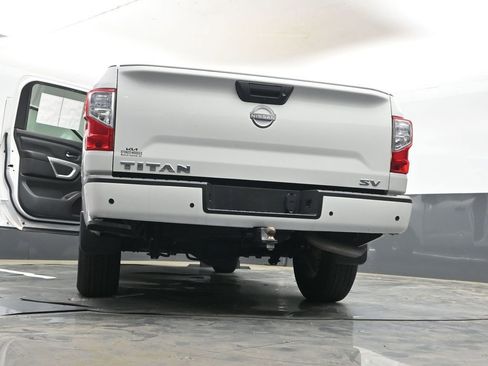 Used 2024 Nissan Titan SV w/ SV Convenience Package image 38
