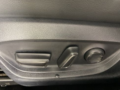 Used 2023 Toyota Camry SE image 19