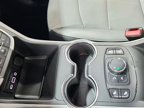 Used 2024 GMC Terrain SLT image 14