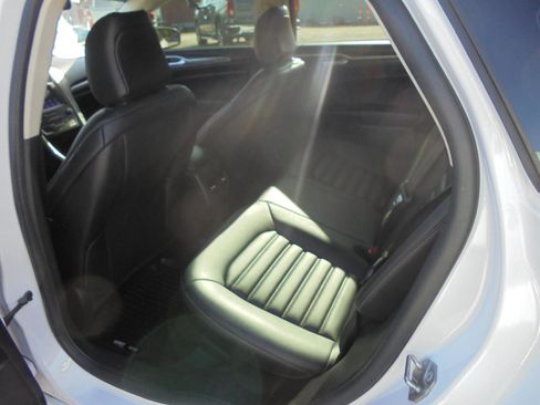 Used 2020 Ford Fusion SEL image 9