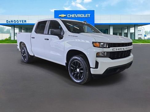 Used 2020 Chevrolet Silverado 1500 Custom w/ Custom Value Package image 3