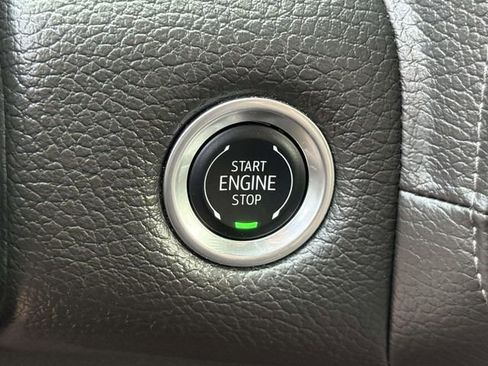 Certified 2024 GMC Yukon XL Denali w/ Advanced Technology Package AWD/4WD image 21