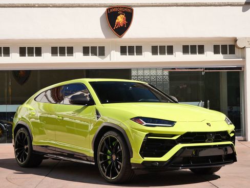 Used 2022 Lamborghini Urus AWD/4WD image 1