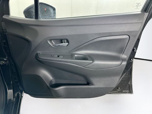 Used 2025 Nissan Versa SV FWD image 29