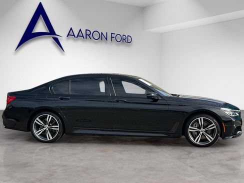 Used 2019 BMW 750i w/ M Sport Package image 6