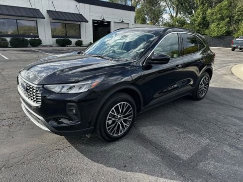 Used 2023 Ford Escape SE image 1