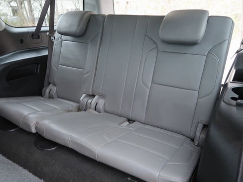 Used 2018 Chevrolet Suburban LT image 30