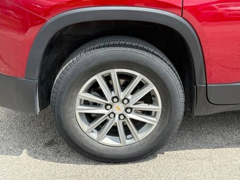 Used 2023 Chevrolet Traverse LT FWD image 10