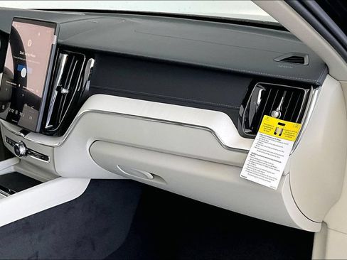 New 2026 Volvo XC60 B5 Ultra w/ Climate Package AWD/4WD image 9