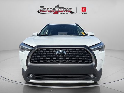 Used 2022 Toyota Corolla Cross XLE w/ Convenience Package image 4