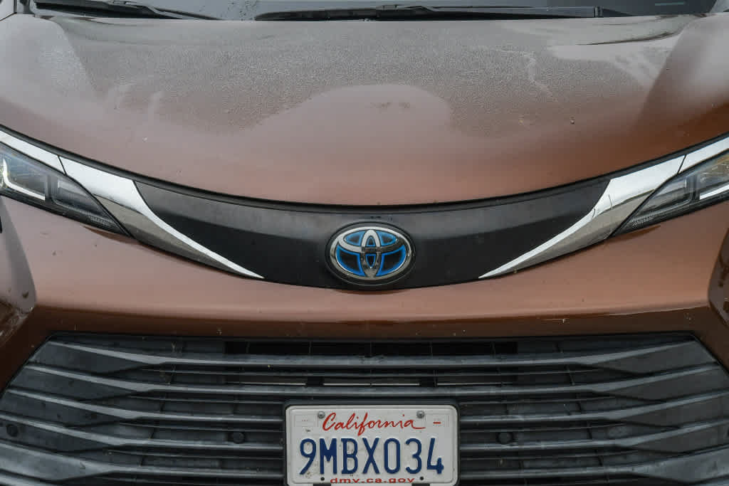 Used 2021 Toyota Sienna XLE FWD image 5