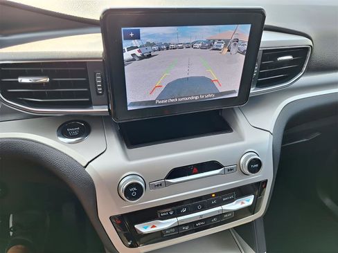 Used 2022 Ford Explorer XLT w/ Equipment Group 202A image 21