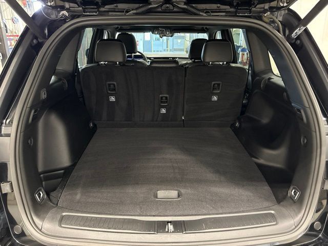Used 2023 Jeep Grand Cherokee Altitude AWD/4WD image 33