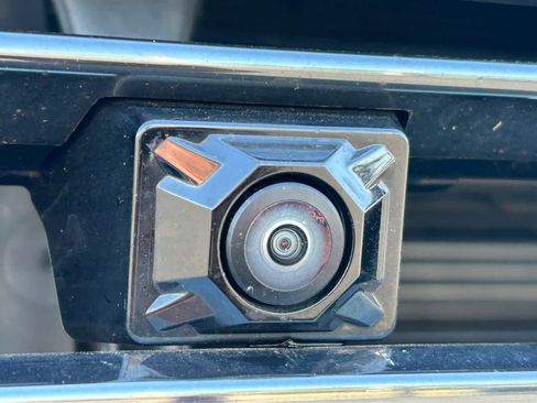 Used 2025 GMC Yukon XL Denali Ultimate w/ LPO, Floor Liner Package AWD/4WD image 3