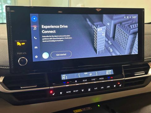 Certified 2025 Toyota Sienna Platinum image 14