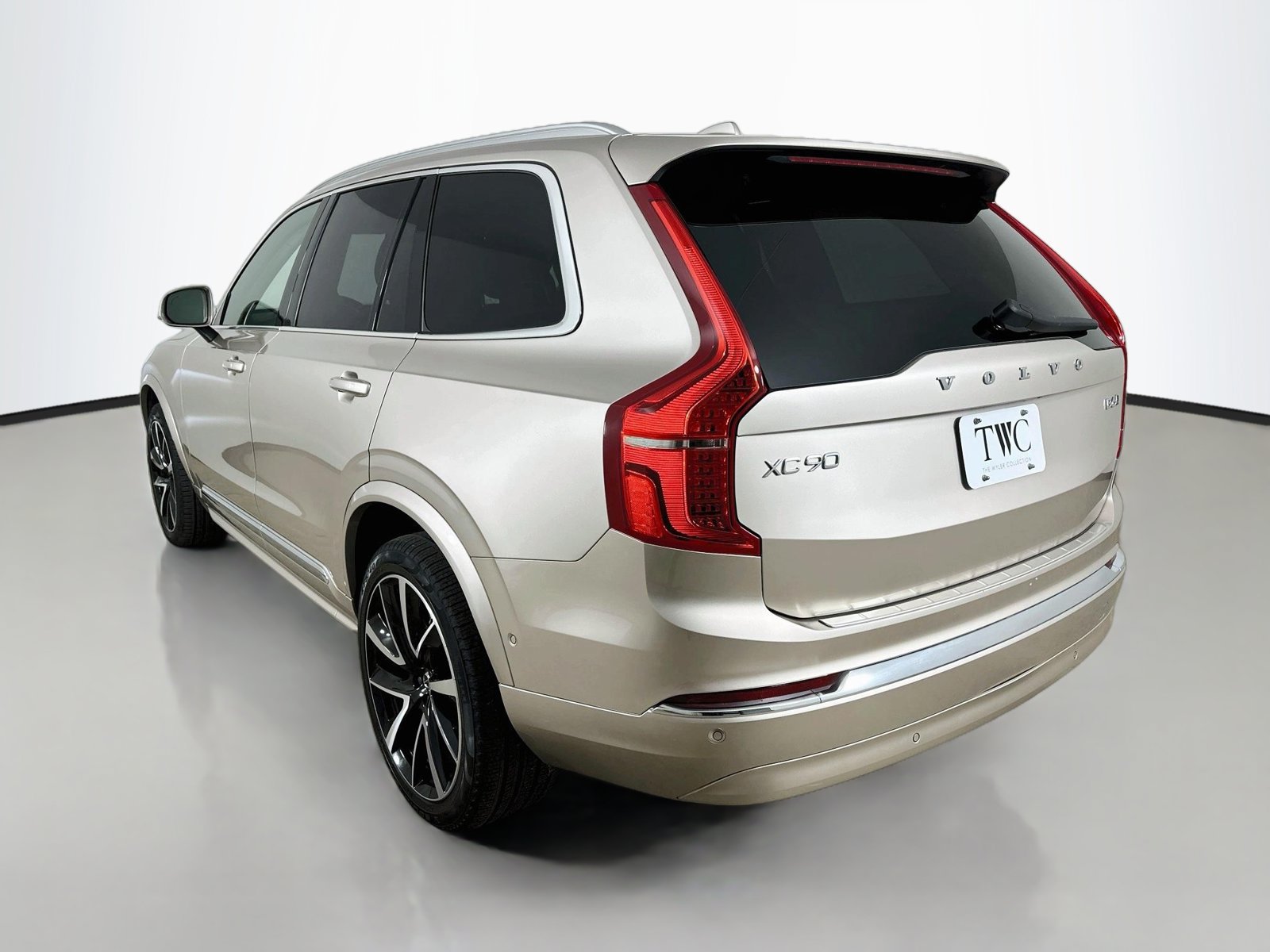Used 2025 Volvo XC90 B6 Plus w/ Protection Package Premier AWD/4WD image 7