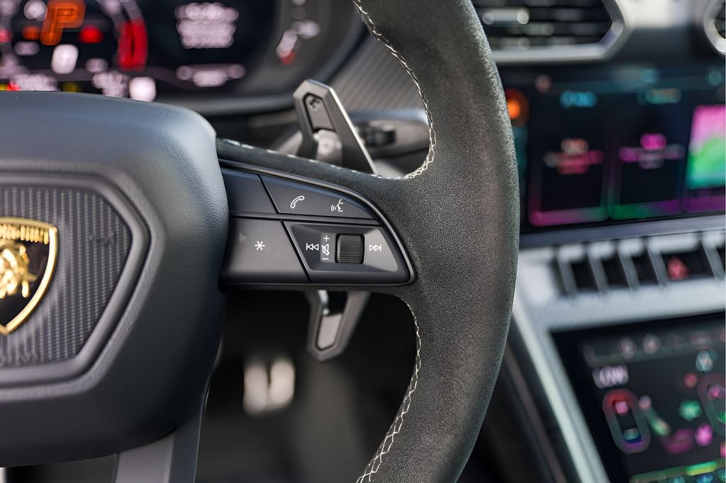 Used 2024 Lamborghini Urus Performante AWD/4WD image 18