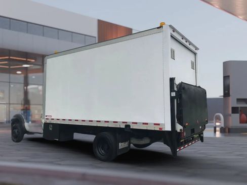 Used 2016 Ford F550 2WD Regular Cab Super Duty image 8