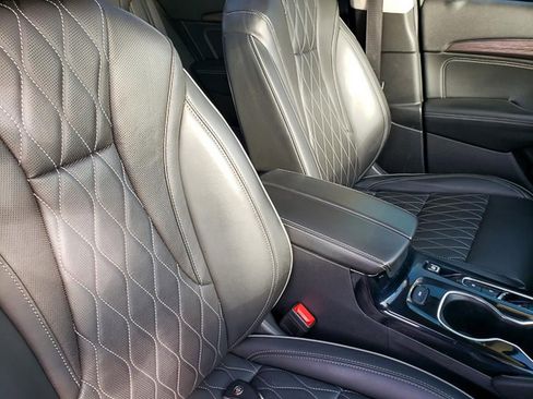 Used 2023 Buick Envision Avenir AWD/4WD image 31