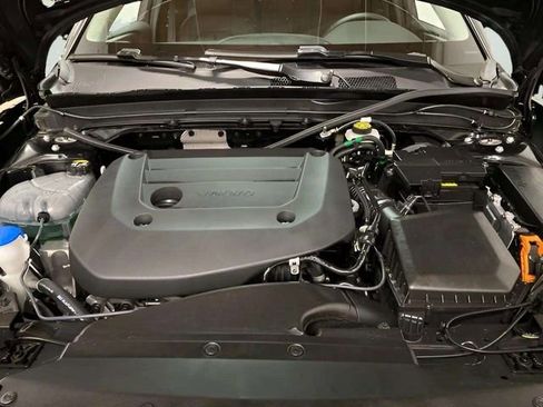 Used 2025 Volvo XC40 B5 Core image 76