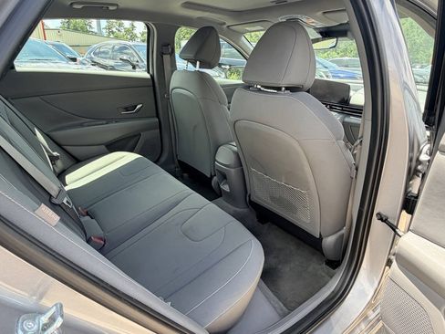 Used 2025 Hyundai Elantra SEL FWD image 18