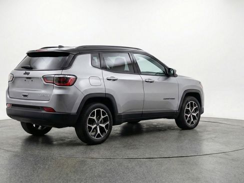 Used 2025 Jeep Compass Limited AWD/4WD image 9