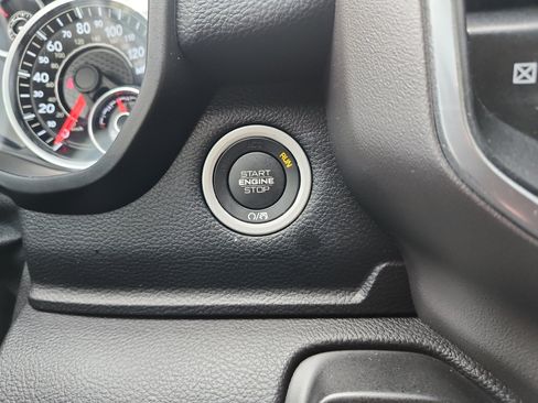 Used 2019 RAM 1500 Big Horn AWD/4WD image 18