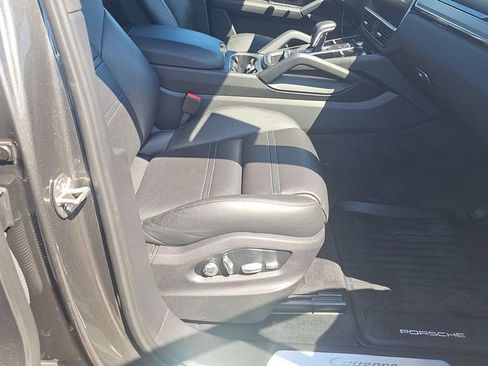 Used 2020 Porsche Cayenne image 5