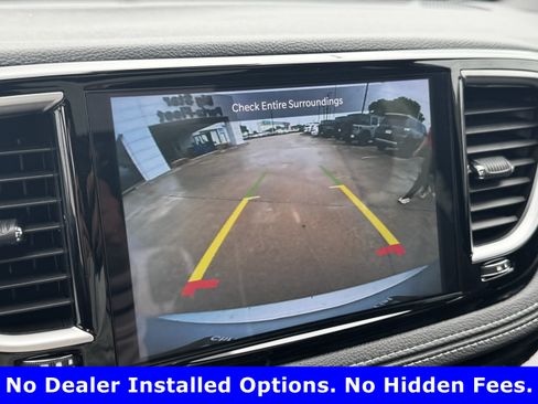 Used 2026 Chrysler Pacifica Limited FWD image 19