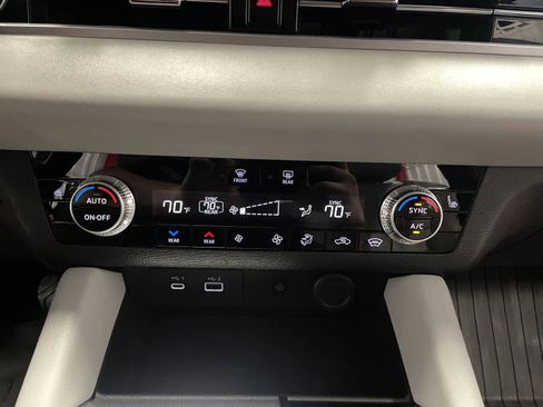 Used 2022 Mitsubishi Outlander SEL AWD/4WD image 32