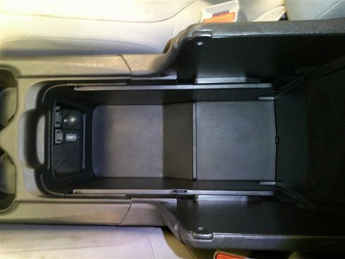 Used 2017 Honda CR-V LX image 19