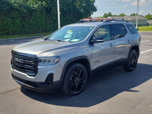 Used 2023 GMC Acadia SLT w/ Elevation Edition FWD image 2