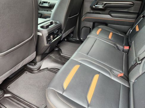 Used 2025 GMC Sierra 2500 AT4 w/ AT4 Premium Plus Package AWD/4WD image 9