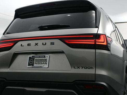 Used 2025 Lexus LX 700h Luxury w/ Appearance Package image 25