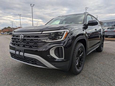 New 2024 Volkswagen Atlas Peak Edition SEL image 8