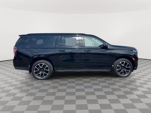Used 2023 Chevrolet Suburban RST w/ Luxury Package AWD/4WD image 4