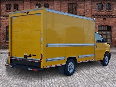 Used 2021 GMC Savana 3500 w/ Power Convenience Package RWD image 4