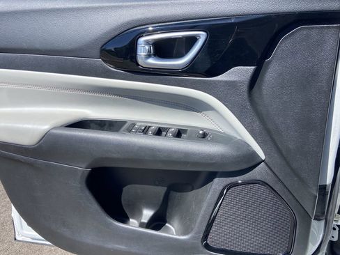 Used 2025 Jeep Compass Limited image 17